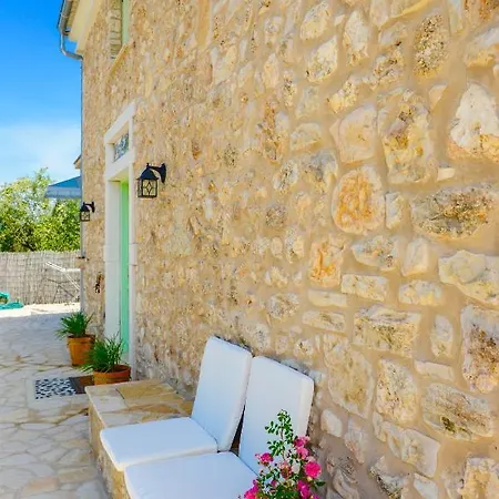 Siorra Anjelina Acharavi (Corfu)